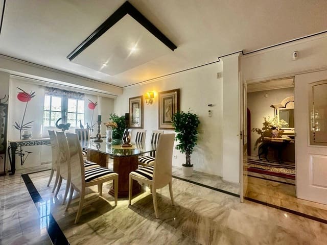 5 Zimmer Villa zu verkaufen in Calahonda, Mijas mit Pool Garage - 1.200.000 € (Ref: 9705034)