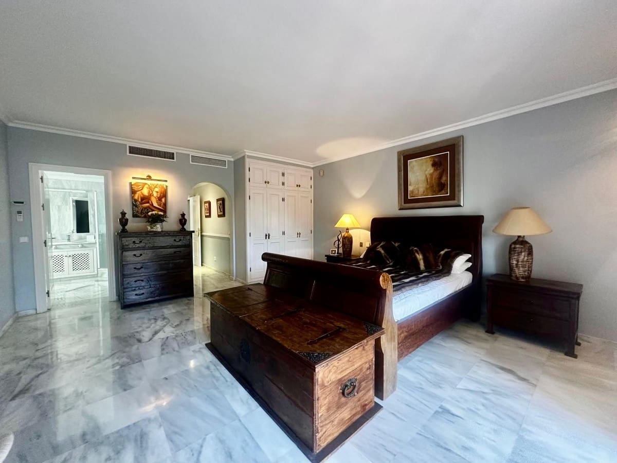 5 Zimmer Villa zu verkaufen in Calahonda mit Pool Garage - 1.200.000 € (Ref: 9705034)