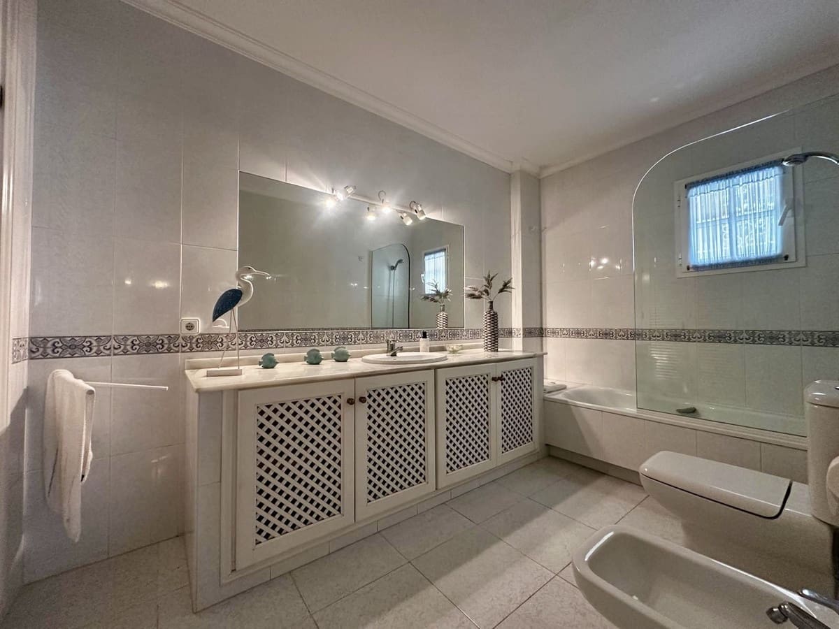 5 Zimmer Villa zu verkaufen in Calahonda mit Pool Garage - 1.200.000 € (Ref: 9705034)