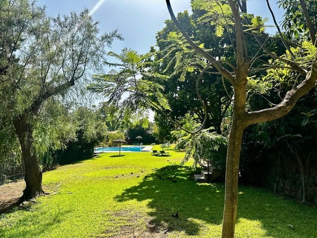 5 Zimmer Villa zu verkaufen in Calahonda, Mijas mit Pool Garage - 1.200.000 € (Ref: 9705034)