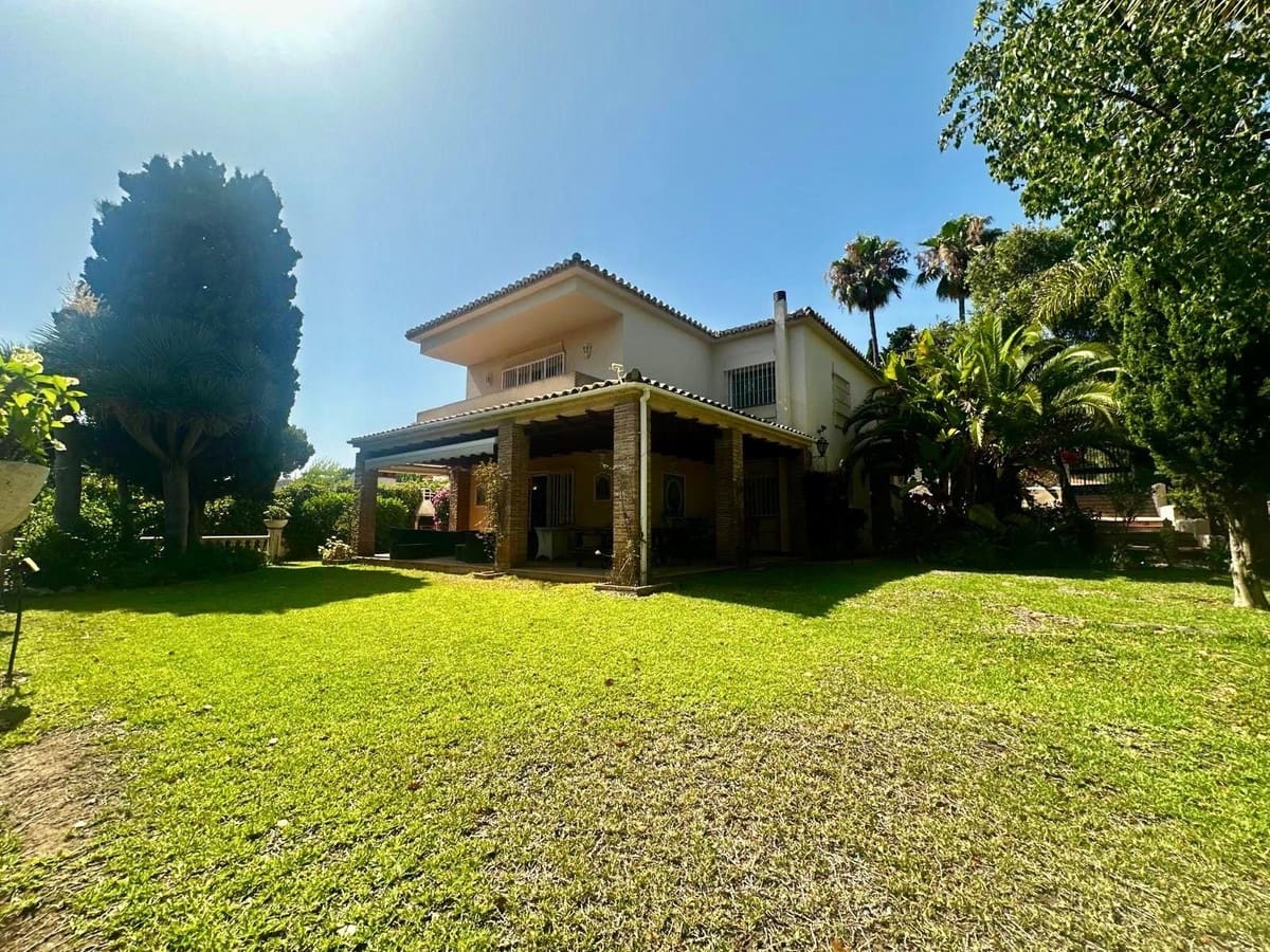 5 Zimmer Villa zu verkaufen in Calahonda mit Pool Garage - 1.200.000 € (Ref: 9705034)