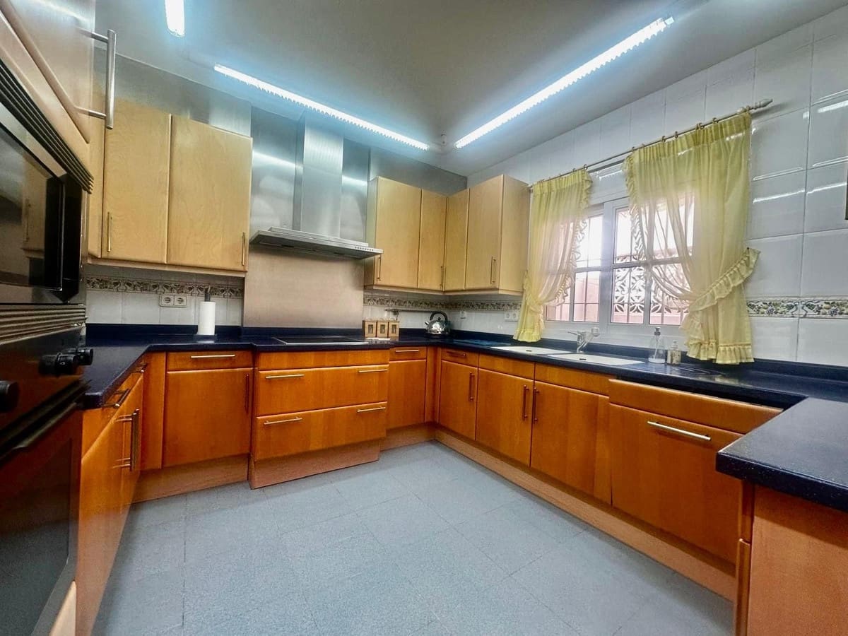 5 Zimmer Villa zu verkaufen in Calahonda mit Pool Garage - 1.200.000 € (Ref: 9705034)