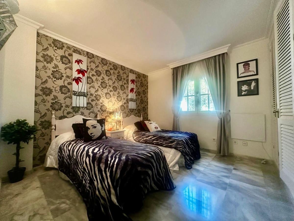 5 Zimmer Villa zu verkaufen in Calahonda mit Pool Garage - 1.200.000 € (Ref: 9705034)