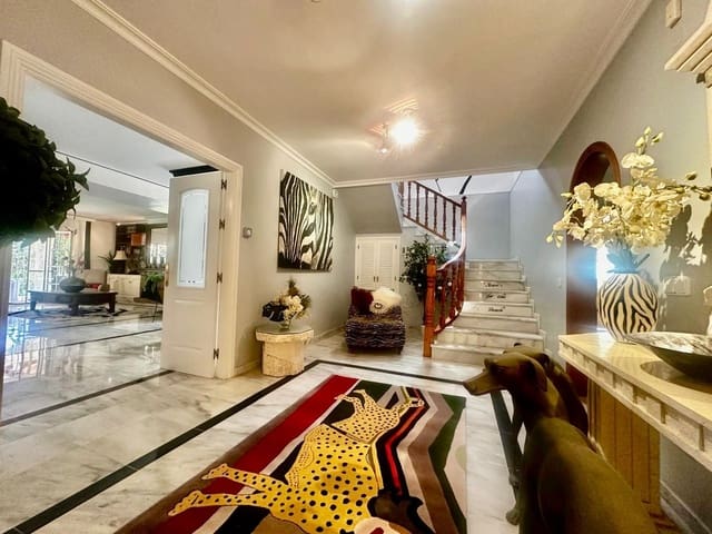 5 Zimmer Villa zu verkaufen in Calahonda, Mijas mit Pool Garage - 1.200.000 € (Ref: 9705034)