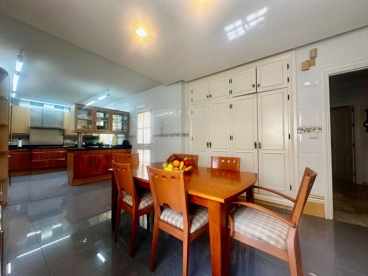 5 Zimmer Villa zu verkaufen in Calahonda mit Pool Garage - 1.200.000 € (Ref: 9705034)