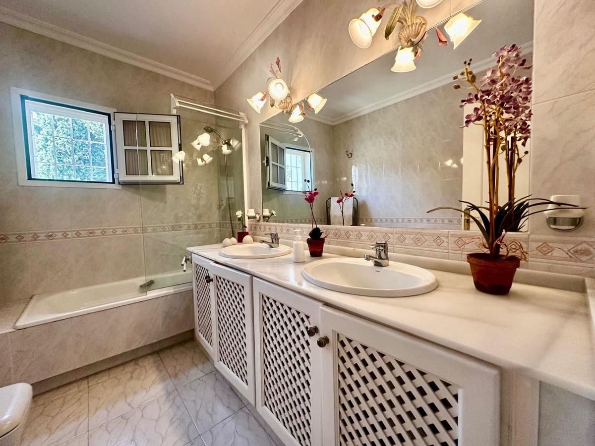 5 Zimmer Villa zu verkaufen in Calahonda mit Pool Garage - 1.200.000 € (Ref: 9705034)