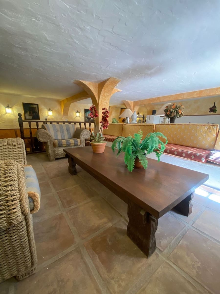 5 Zimmer Villa zu verkaufen in Calahonda mit Pool Garage - 1.200.000 € (Ref: 9705034)