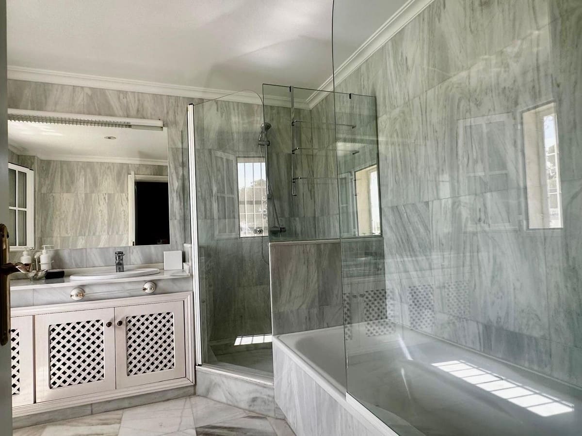 5 Zimmer Villa zu verkaufen in Calahonda mit Pool Garage - 1.200.000 € (Ref: 9705034)