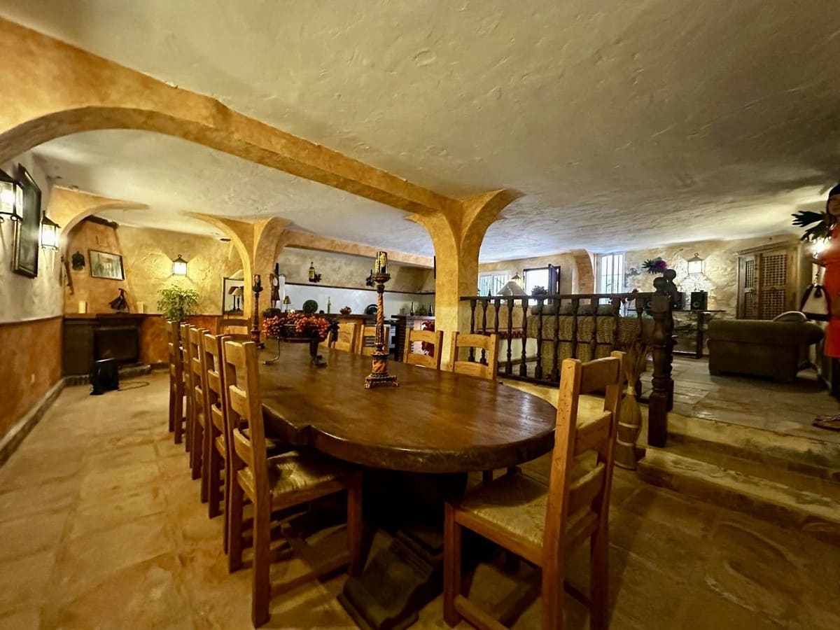 5 Zimmer Villa zu verkaufen in Calahonda mit Pool Garage - 1.200.000 € (Ref: 9705034)