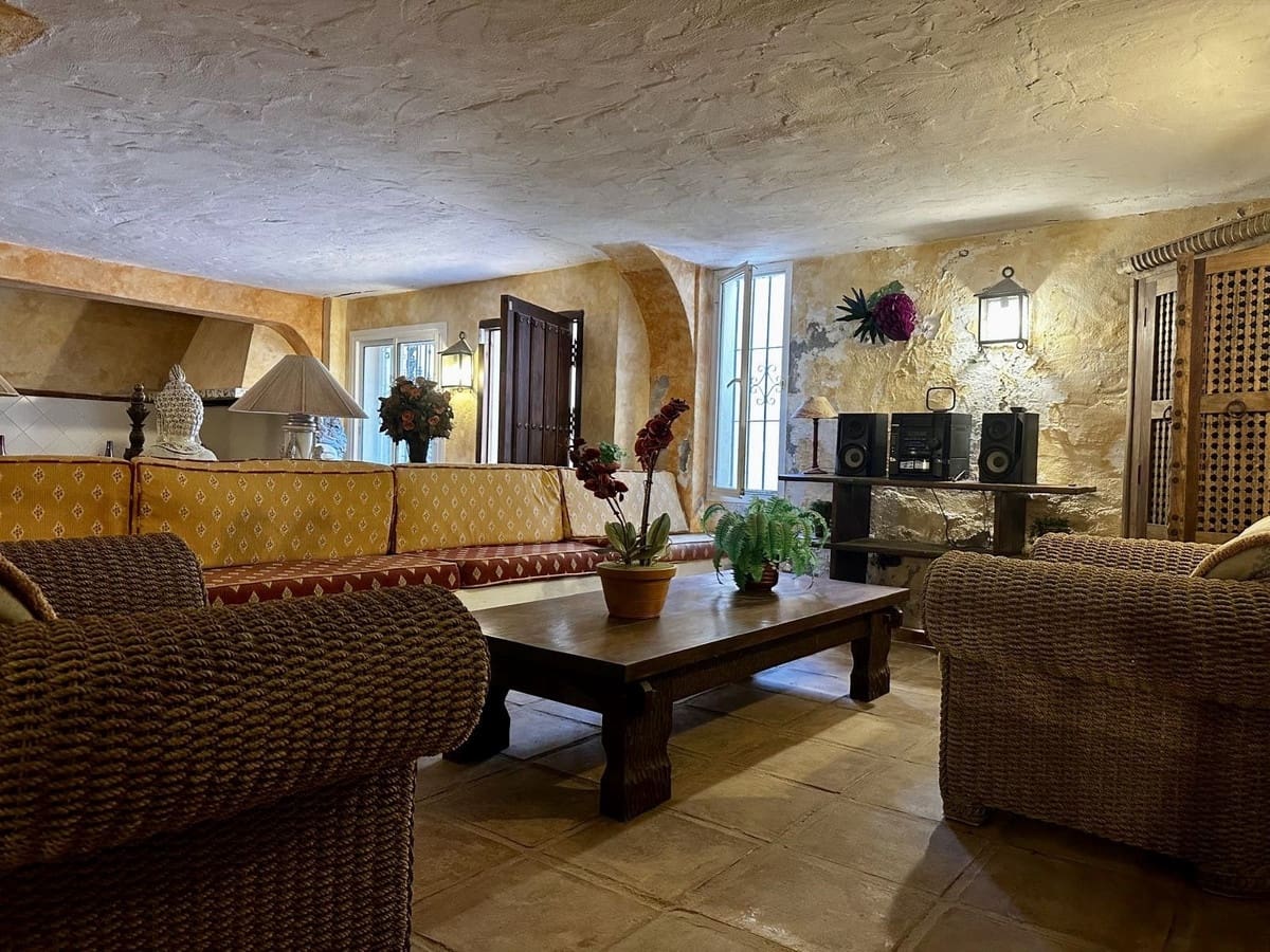 5 Zimmer Villa zu verkaufen in Calahonda mit Pool Garage - 1.200.000 € (Ref: 9705034)