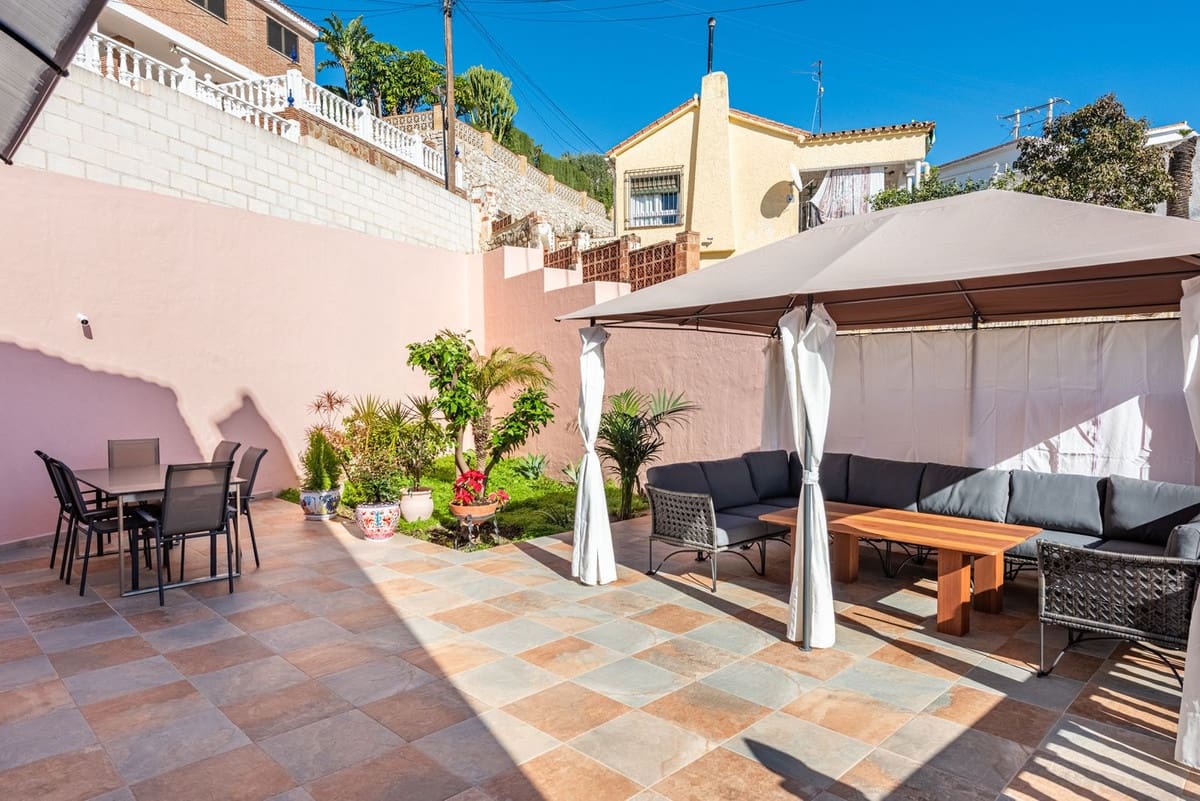 Chalet de 4 habitaciones en Fuengirola en venta con piscina - 1.200.000 € (Ref: 9705035)