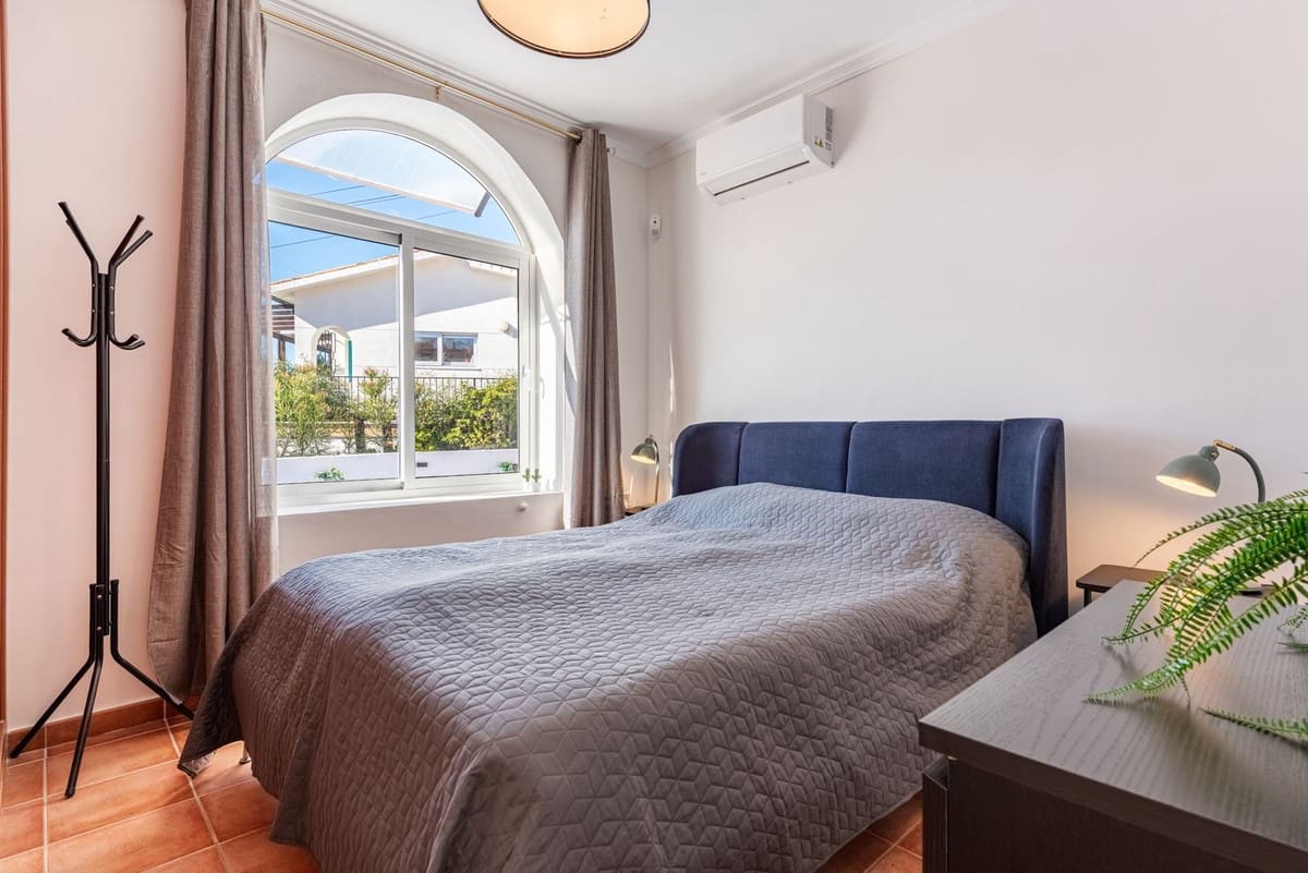 Chalet de 4 habitaciones en Fuengirola en venta con piscina - 1.200.000 € (Ref: 9705035)