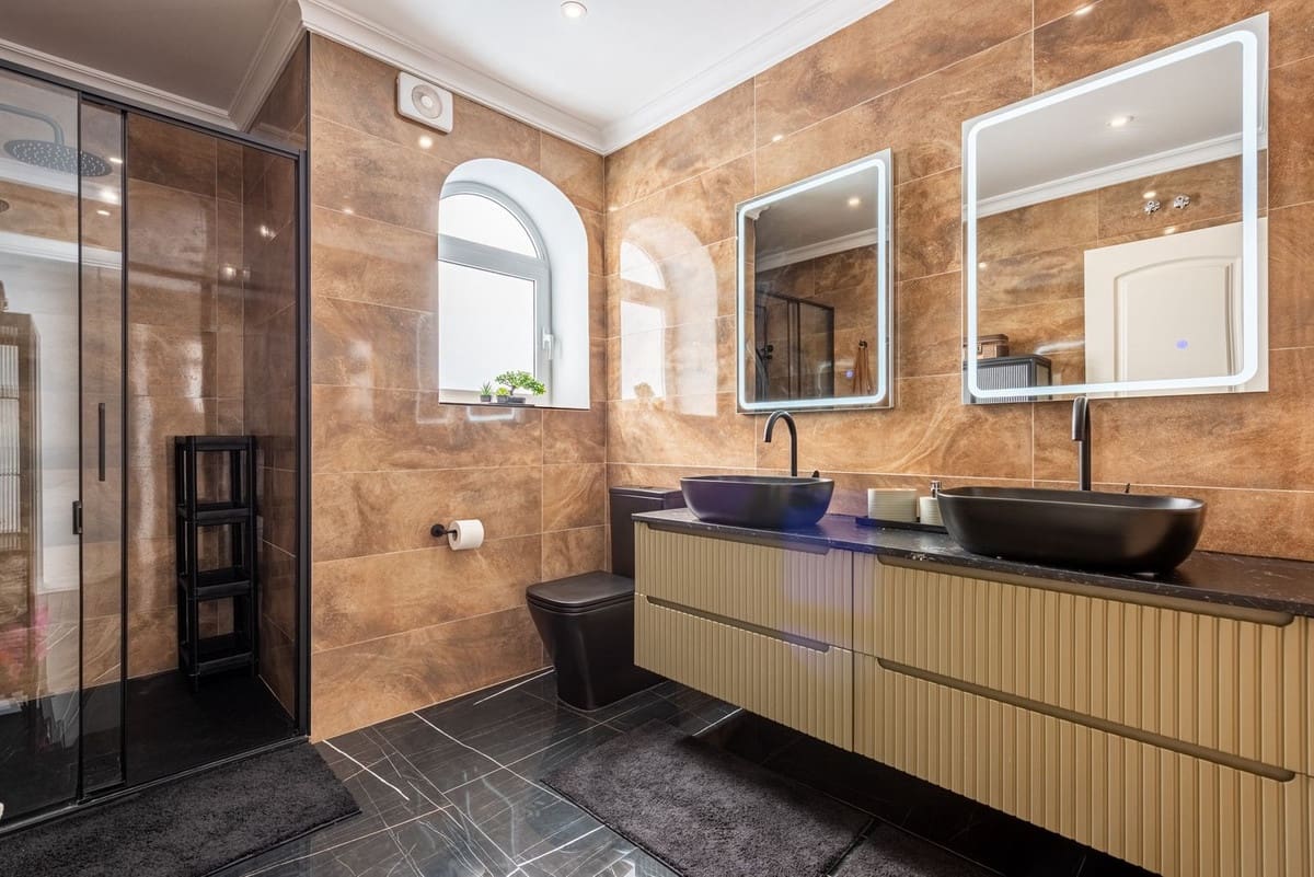 Chalet de 4 habitaciones en Fuengirola en venta con piscina - 1.200.000 € (Ref: 9705035)