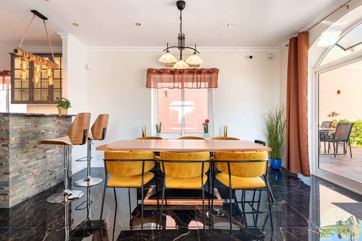 Chalet de 4 habitaciones en Fuengirola en venta con piscina - 1.200.000 € (Ref: 9705035)