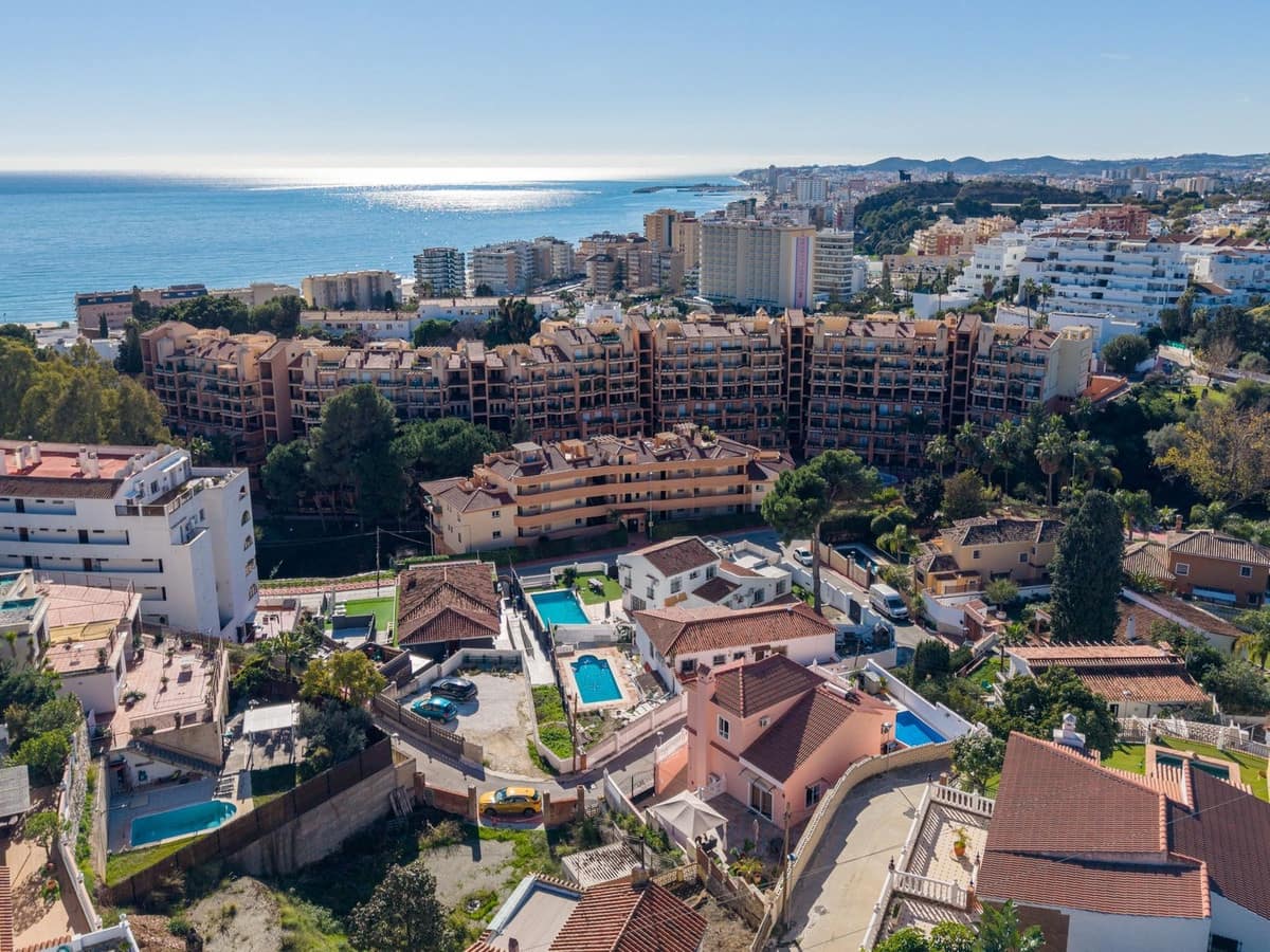 Chalet de 4 habitaciones en Fuengirola en venta con piscina - 1.200.000 € (Ref: 9705035)