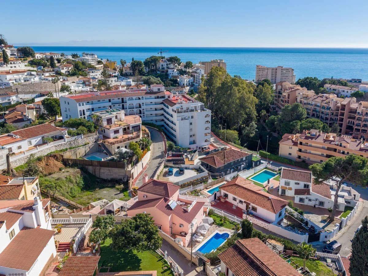 Chalet de 4 habitaciones en Fuengirola en venta con piscina - 1.200.000 € (Ref: 9705035)