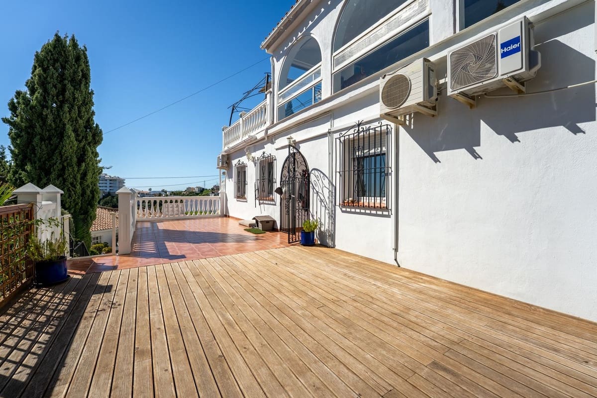 4 bedroom Villa for sale in Fuengirola with pool garage - € 1,200,000 (Ref: 9705036)