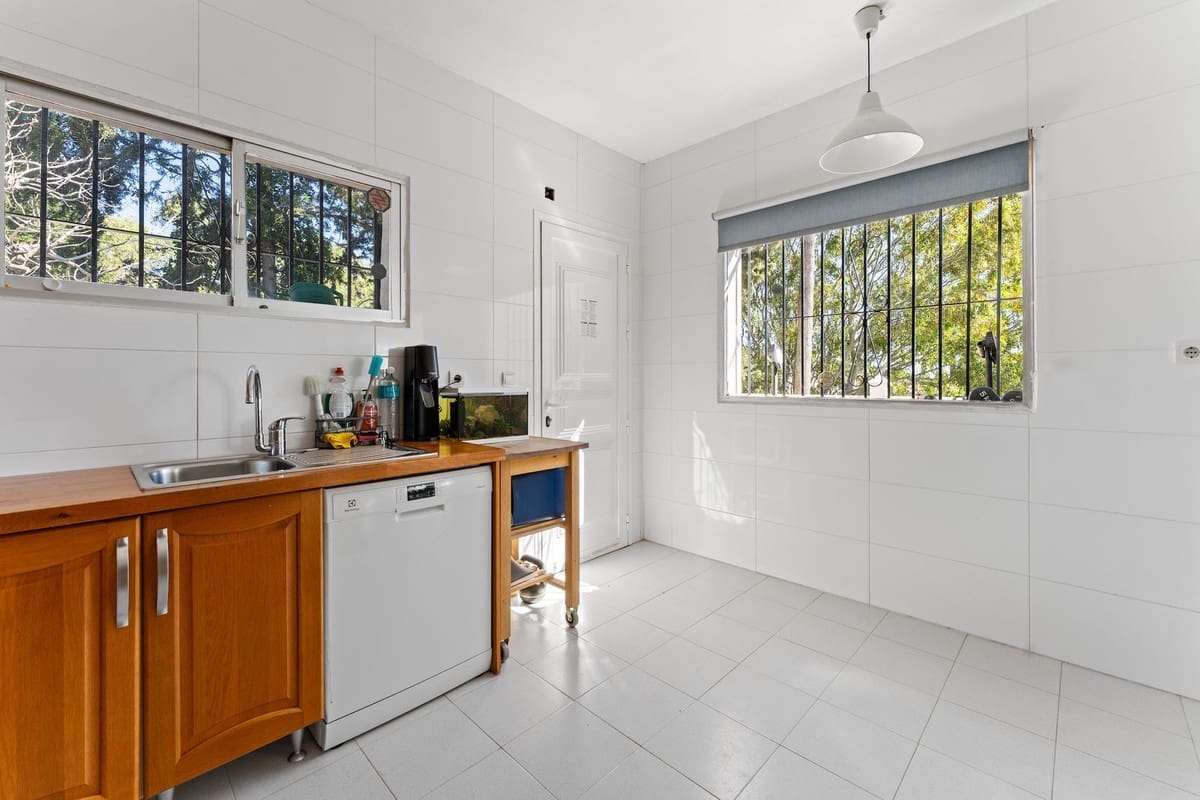 4 bedroom Villa for sale in Fuengirola with pool garage - € 1,200,000 (Ref: 9705036)