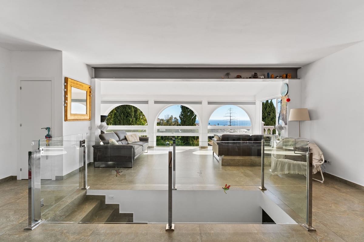 4 bedroom Villa for sale in Fuengirola with pool garage - € 1,200,000 (Ref: 9705036)