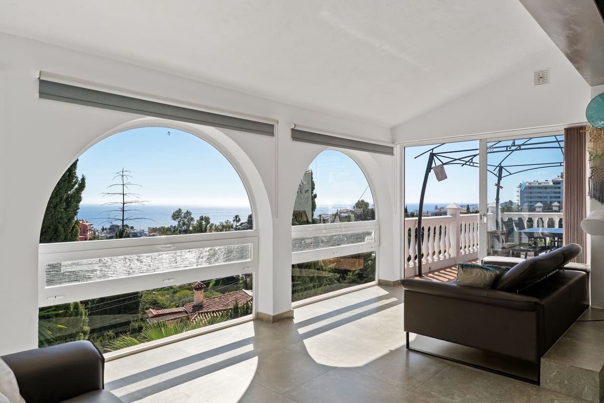 4 bedroom Villa for sale in Fuengirola with pool garage - € 1,200,000 (Ref: 9705036)