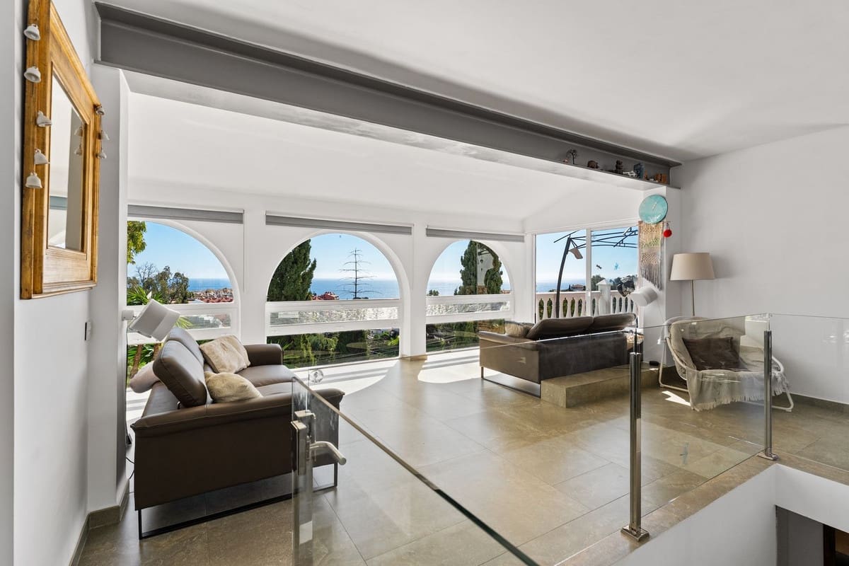 4 bedroom Villa for sale in Fuengirola with pool garage - € 1,200,000 (Ref: 9705036)