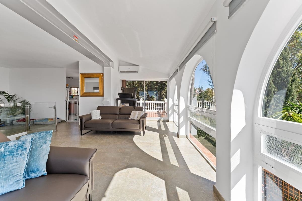 4 bedroom Villa for sale in Fuengirola with pool garage - € 1,200,000 (Ref: 9705036)