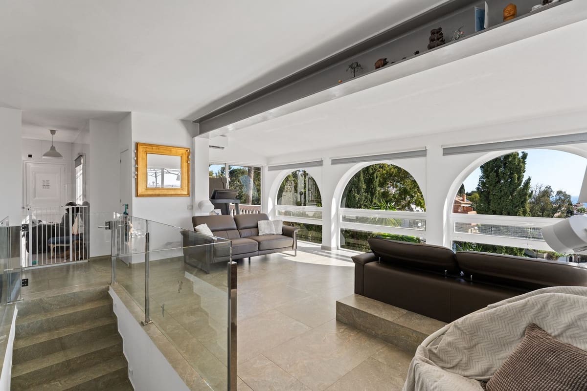 4 bedroom Villa for sale in Fuengirola with pool garage - € 1,200,000 (Ref: 9705036)