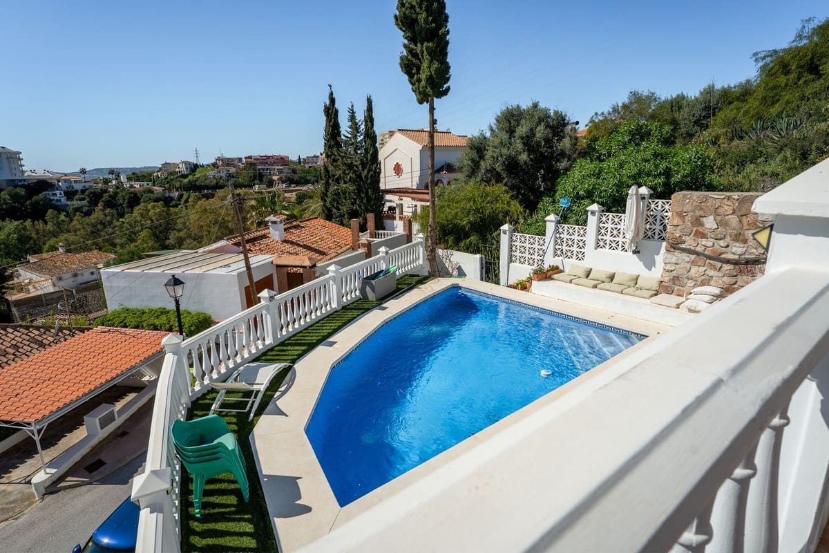4 bedroom Villa for sale in Fuengirola with pool garage - € 1,200,000 (Ref: 9705036)