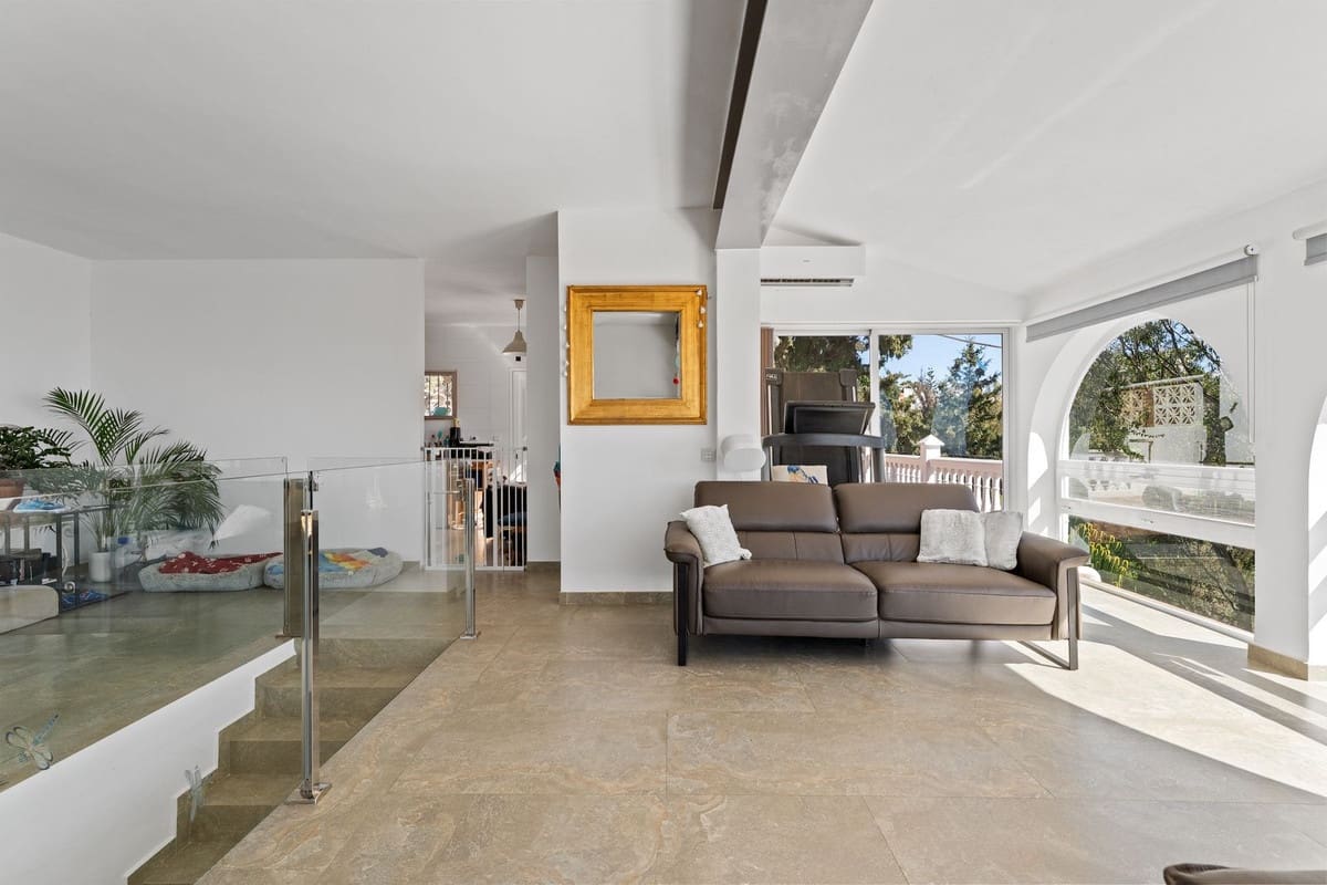 Chalet de 4 habitaciones en Fuengirola en venta con piscina garaje - 1.200.000 € (Ref: 9705036)