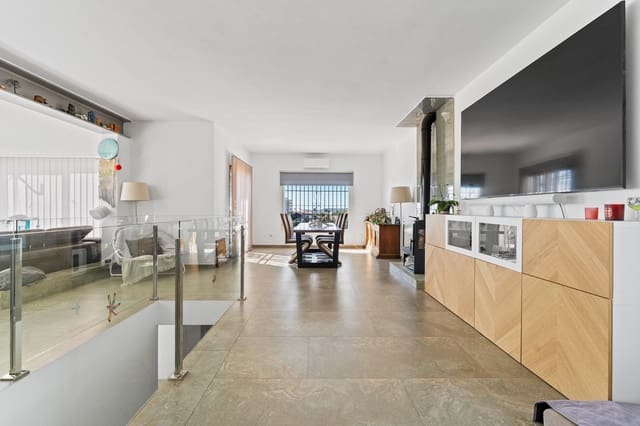 4 quarto Moradia para venda em Centro ciudad, Fuengirola com piscina garagem - 1 200 000 € (Ref: 9705036)