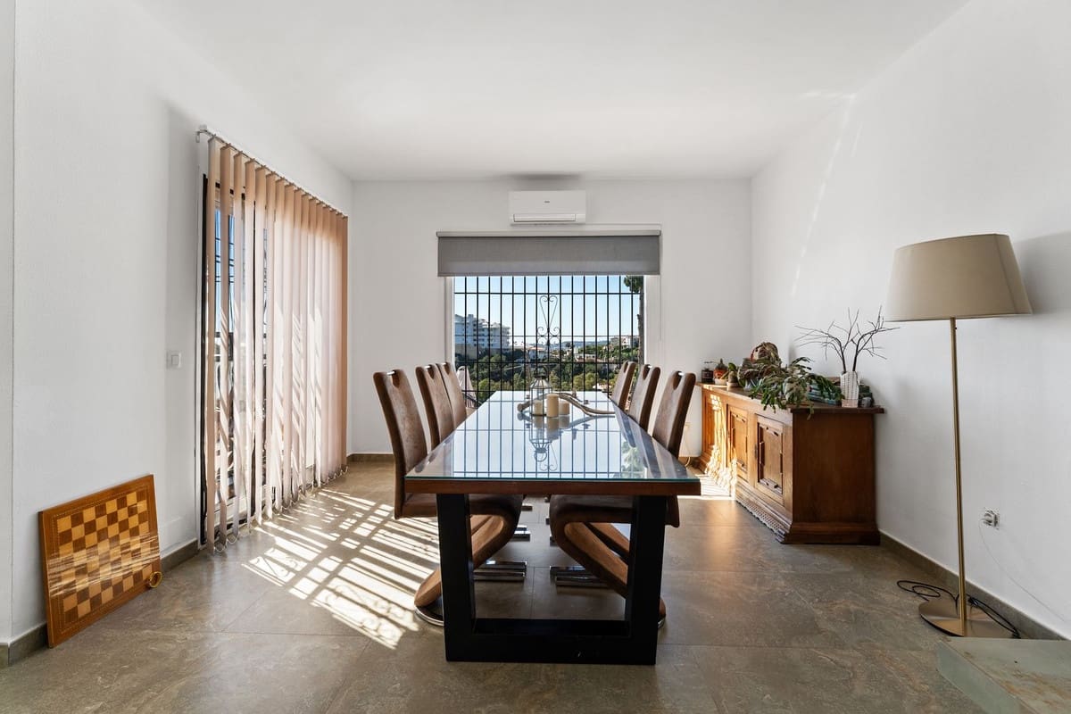 Chalet de 4 habitaciones en Fuengirola en venta con piscina garaje - 1.200.000 € (Ref: 9705036)