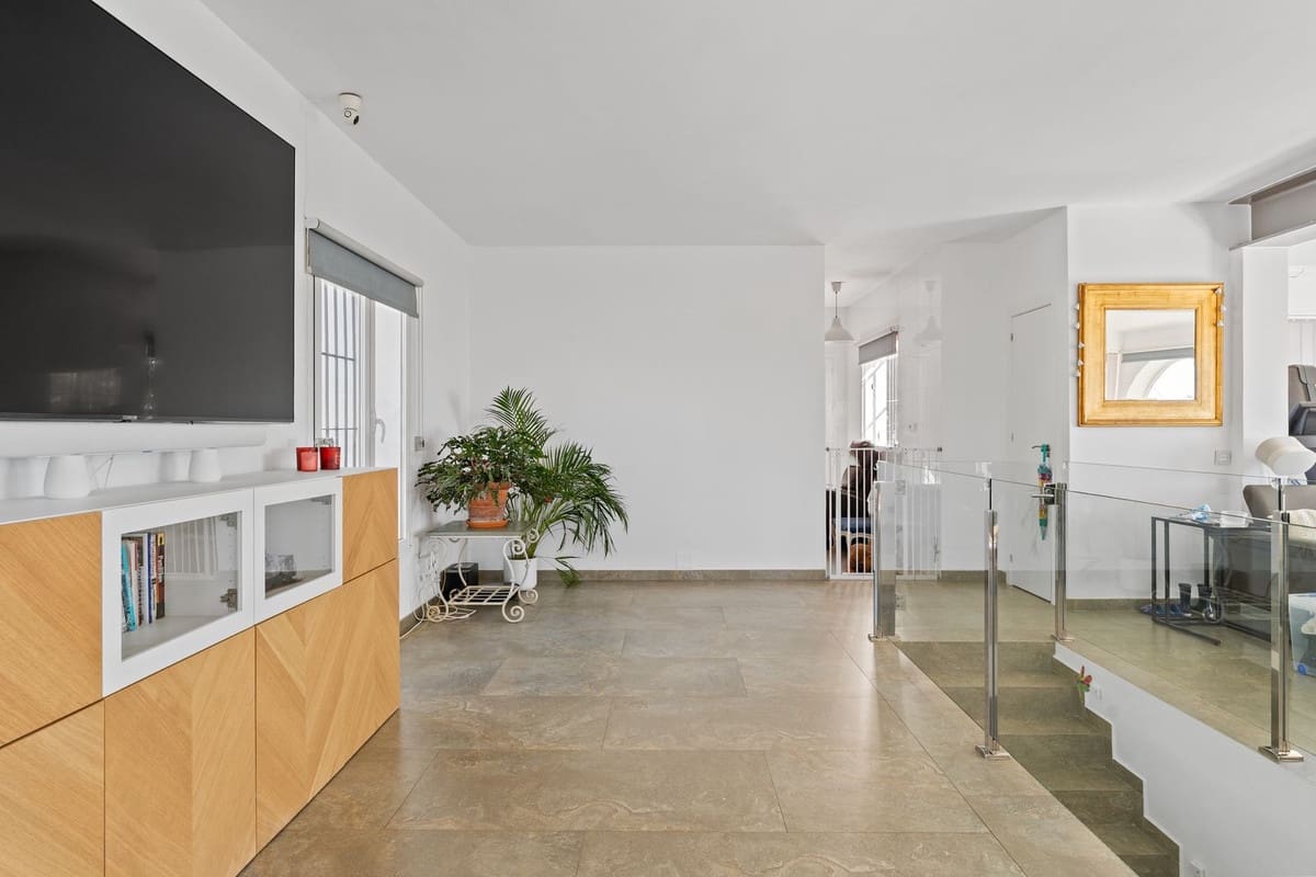 Chalet de 4 habitaciones en Fuengirola en venta con piscina garaje - 1.200.000 € (Ref: 9705036)