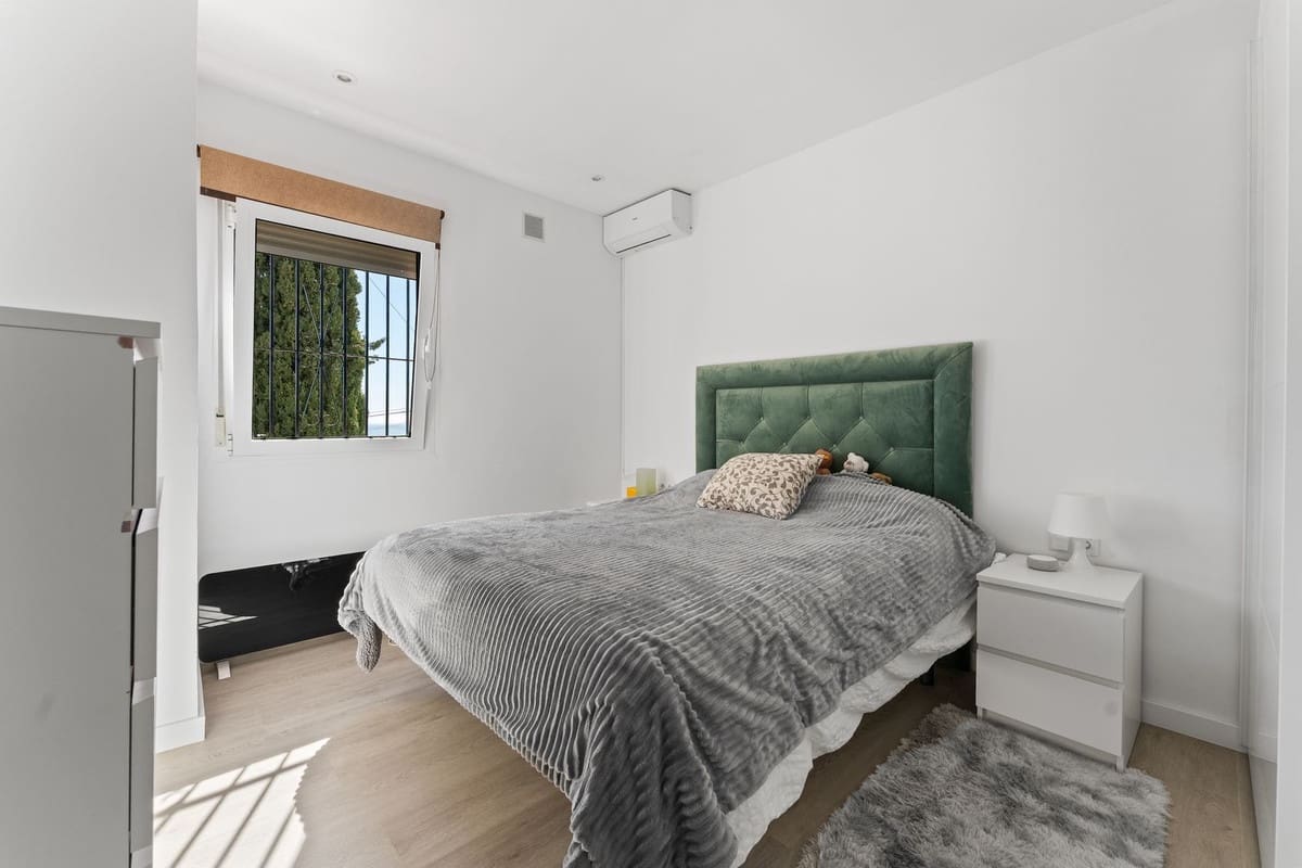 Chalet de 4 habitaciones en Fuengirola en venta con piscina garaje - 1.200.000 € (Ref: 9705036)