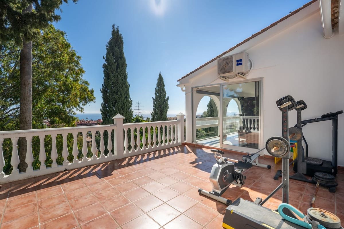Chalet de 4 habitaciones en Fuengirola en venta con piscina garaje - 1.200.000 € (Ref: 9705036)