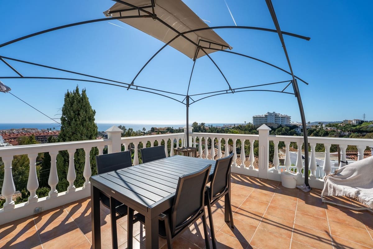 Chalet de 4 habitaciones en Fuengirola en venta con piscina garaje - 1.200.000 € (Ref: 9705036)