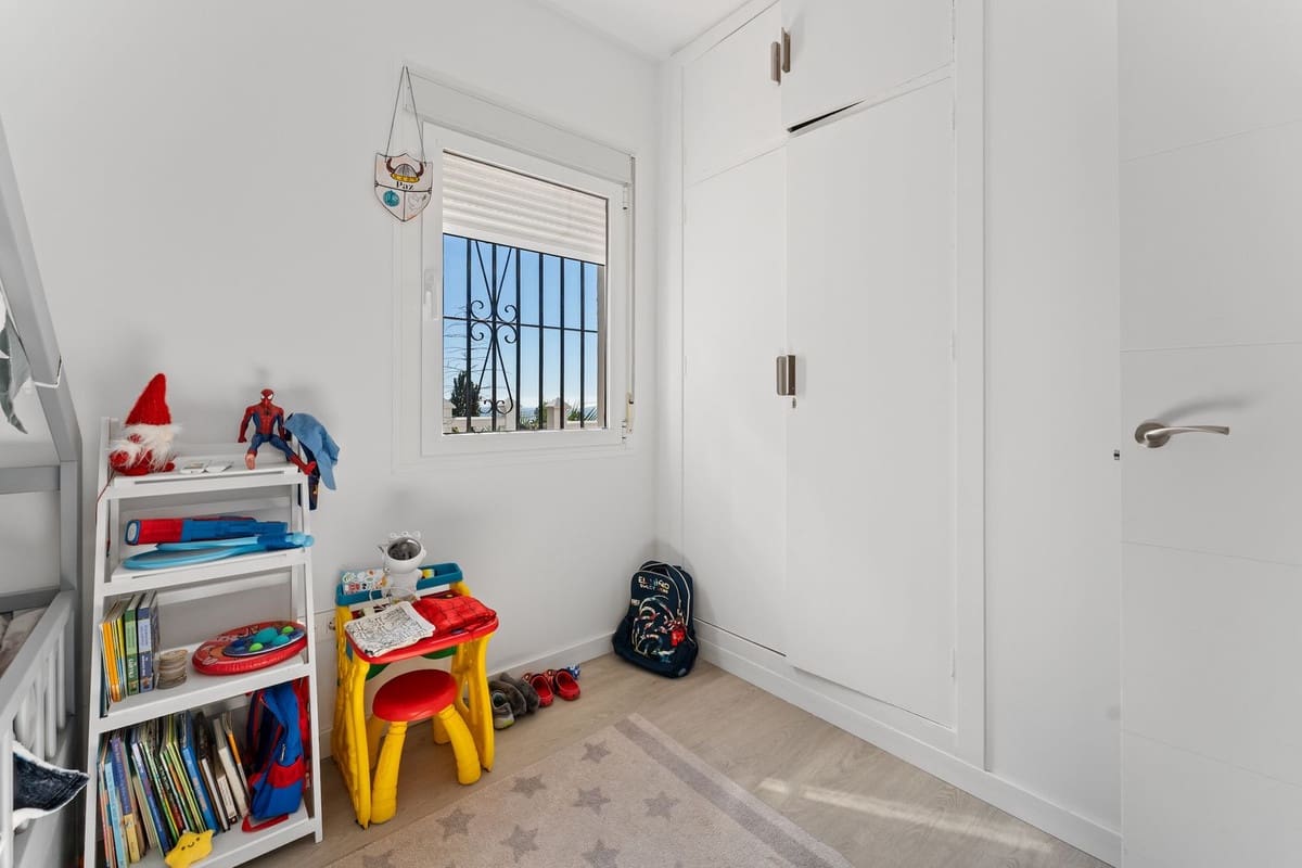 Chalet de 4 habitaciones en Fuengirola en venta con piscina garaje - 1.200.000 € (Ref: 9705036)