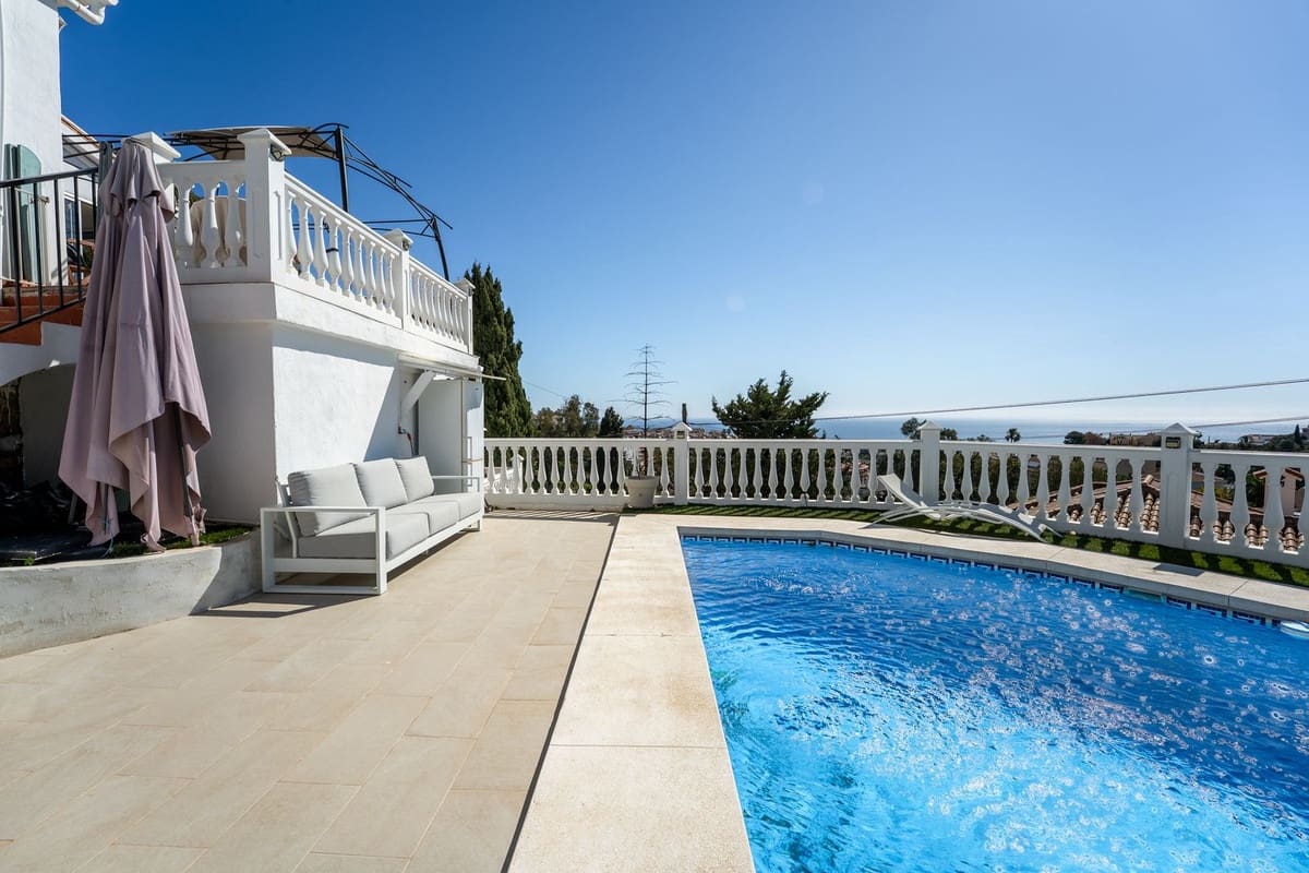 Chalet de 4 habitaciones en Fuengirola en venta con piscina garaje - 1.200.000 € (Ref: 9705036)