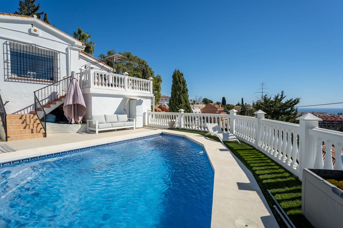 Chalet de 4 habitaciones en Fuengirola en venta con piscina garaje - 1.200.000 € (Ref: 9705036)