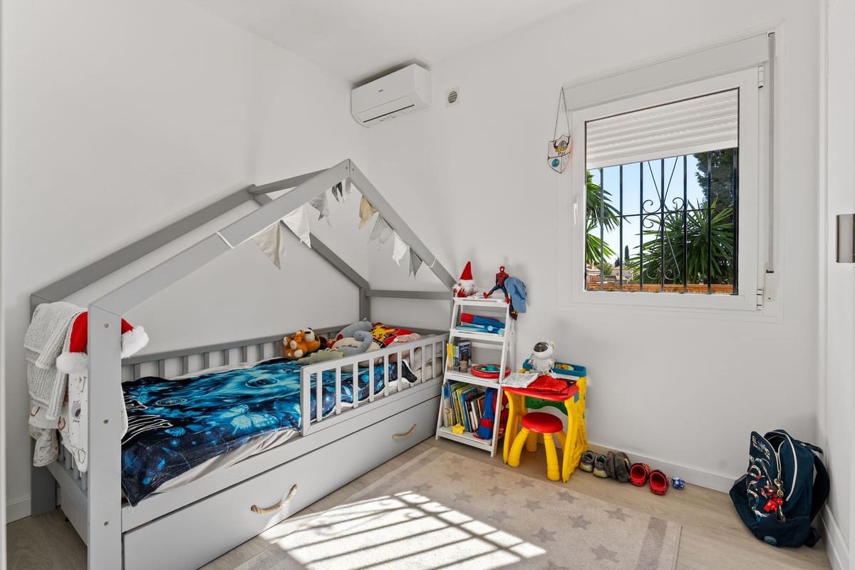Chalet de 4 habitaciones en Fuengirola en venta con piscina garaje - 1.200.000 € (Ref: 9705036)
