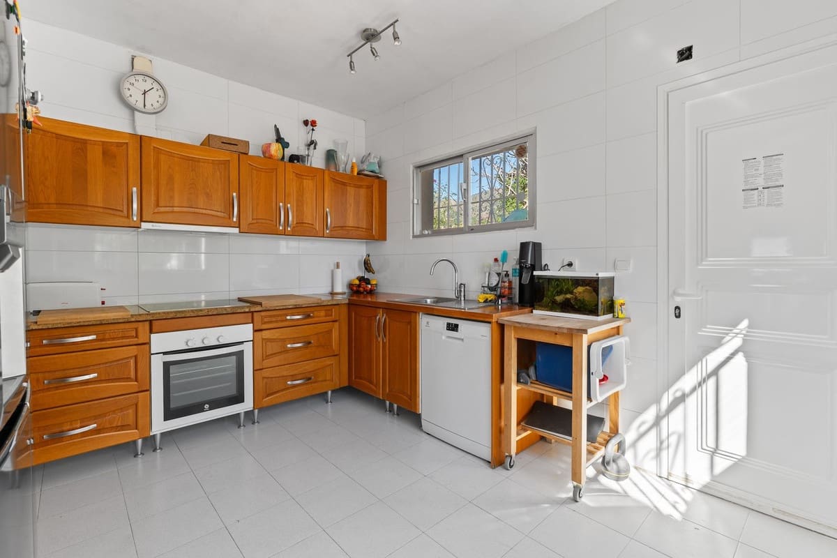 Chalet de 4 habitaciones en Fuengirola en venta con piscina garaje - 1.200.000 € (Ref: 9705036)