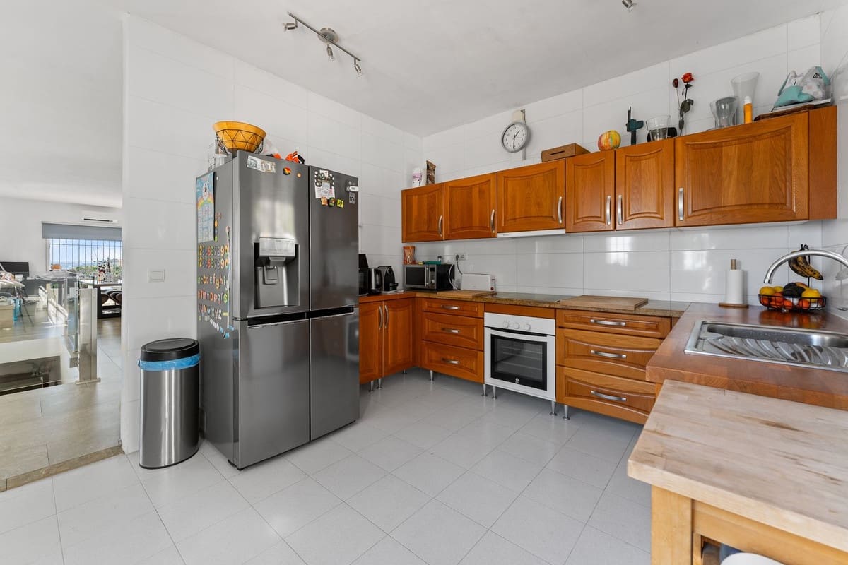 Chalet de 4 habitaciones en Fuengirola en venta con piscina garaje - 1.200.000 € (Ref: 9705036)