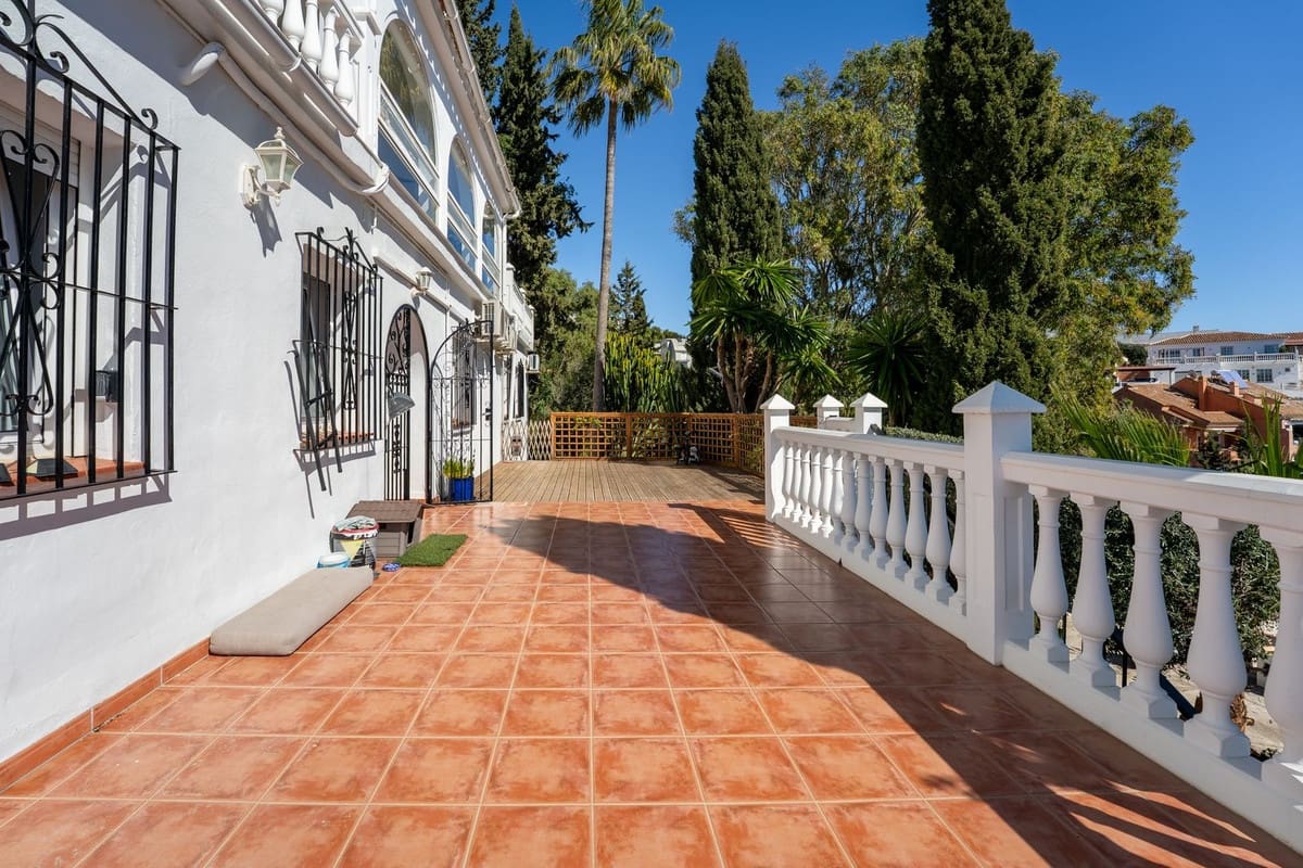 Chalet de 4 habitaciones en Fuengirola en venta con piscina garaje - 1.200.000 € (Ref: 9705036)