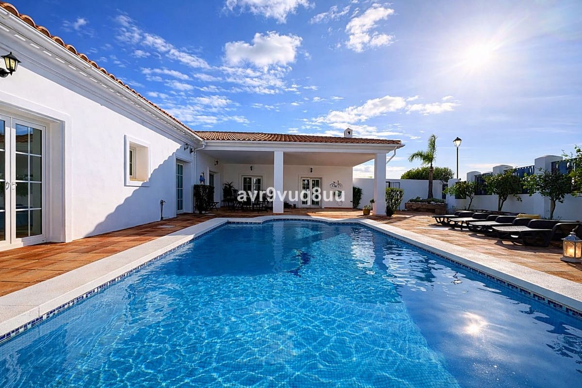 7 Zimmer Villa zu verkaufen in La Cala Golf mit Pool Garage - 1.250.000 € (Ref: 9705037)
