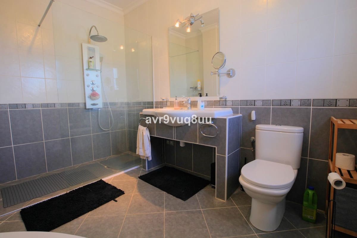 7 Zimmer Villa zu verkaufen in La Cala Golf mit Pool Garage - 1.250.000 € (Ref: 9705037)