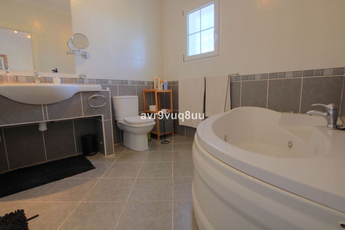 7 Zimmer Villa zu verkaufen in La Cala Golf mit Pool Garage - 1.250.000 € (Ref: 9705037)