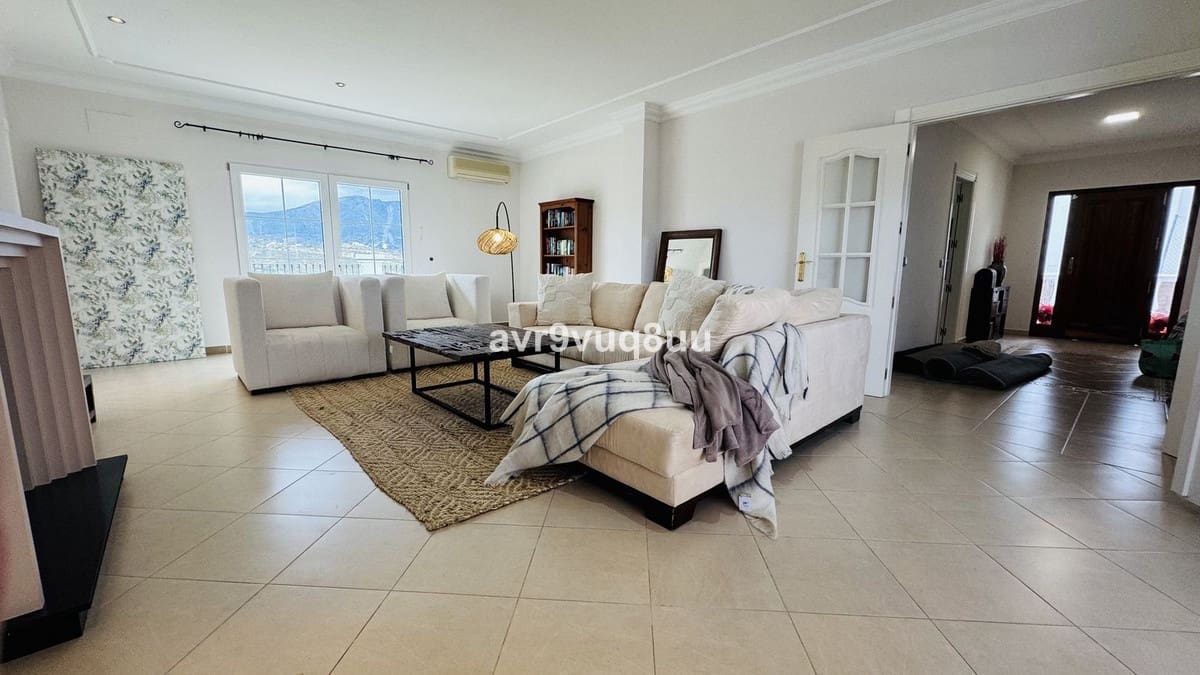 7 Zimmer Villa zu verkaufen in La Cala Golf mit Pool Garage - 1.250.000 € (Ref: 9705037)