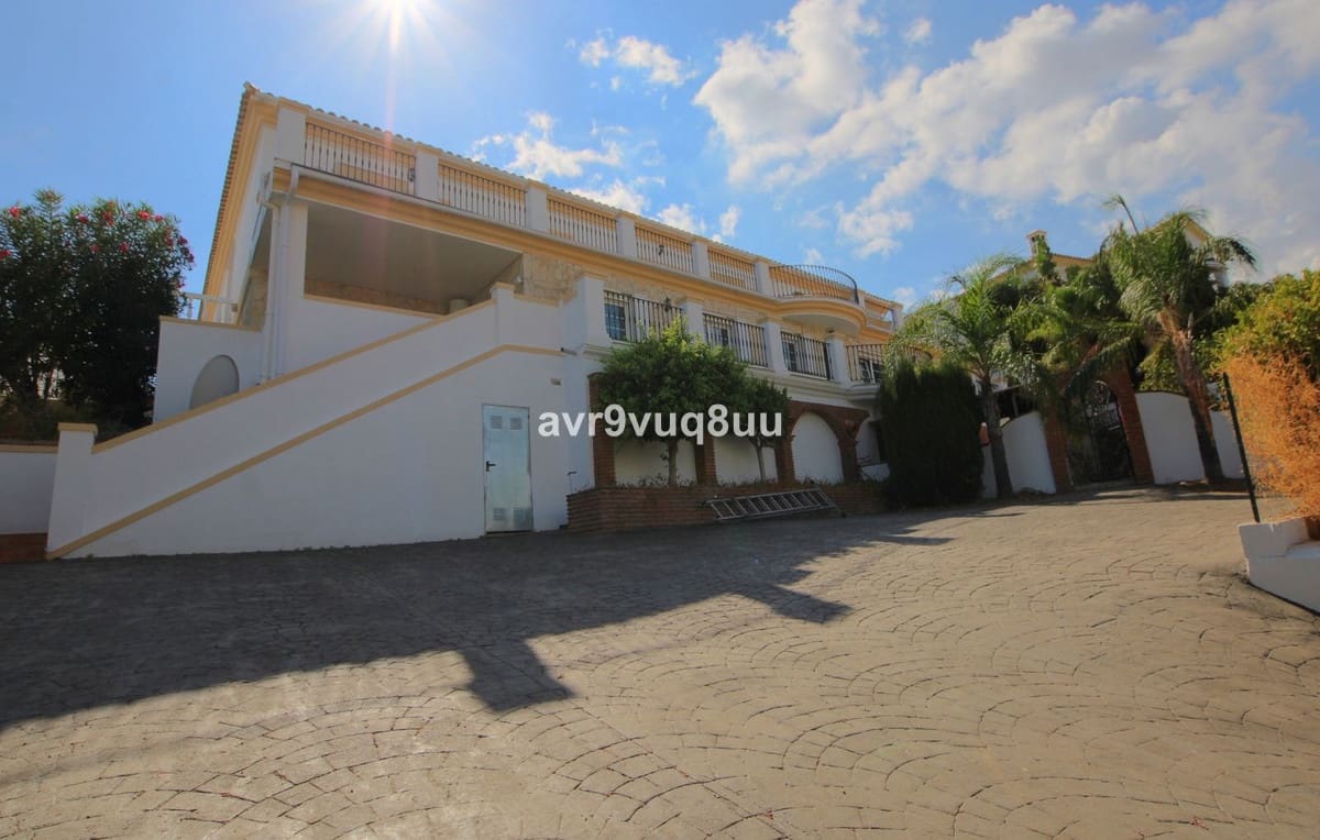 7 Zimmer Villa zu verkaufen in La Cala Golf mit Pool Garage - 1.250.000 € (Ref: 9705037)