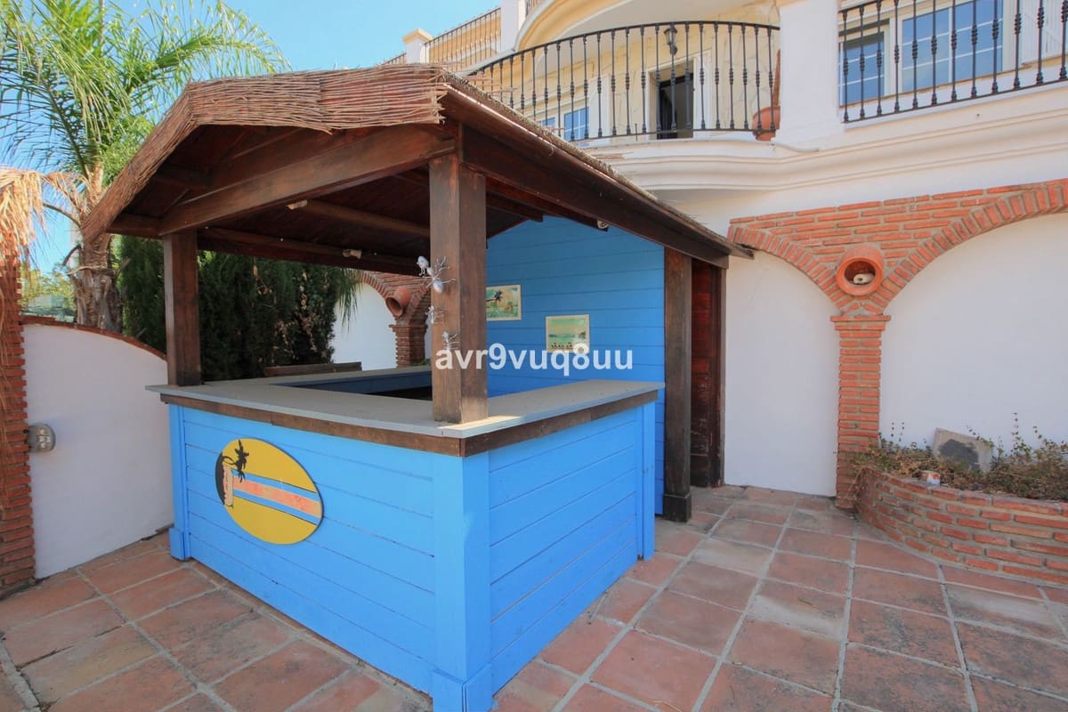 7 Zimmer Villa zu verkaufen in La Cala Golf mit Pool Garage - 1.250.000 € (Ref: 9705037)