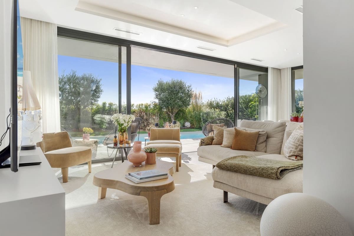 3 slaapkamer Villa te koop in Manilva met zwembad - € 1.295.000 (Ref: 9705039)