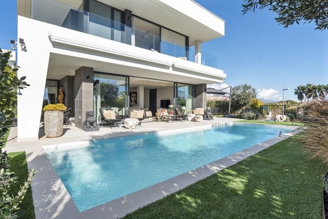 3 slaapkamer Villa te koop in Manilva Pueblo, Manilva met zwembad - € 1.295.000 (Ref: 9705039)